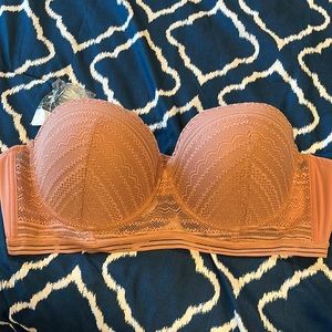 Convertible strapless molded bra with clear straps. Negotiable